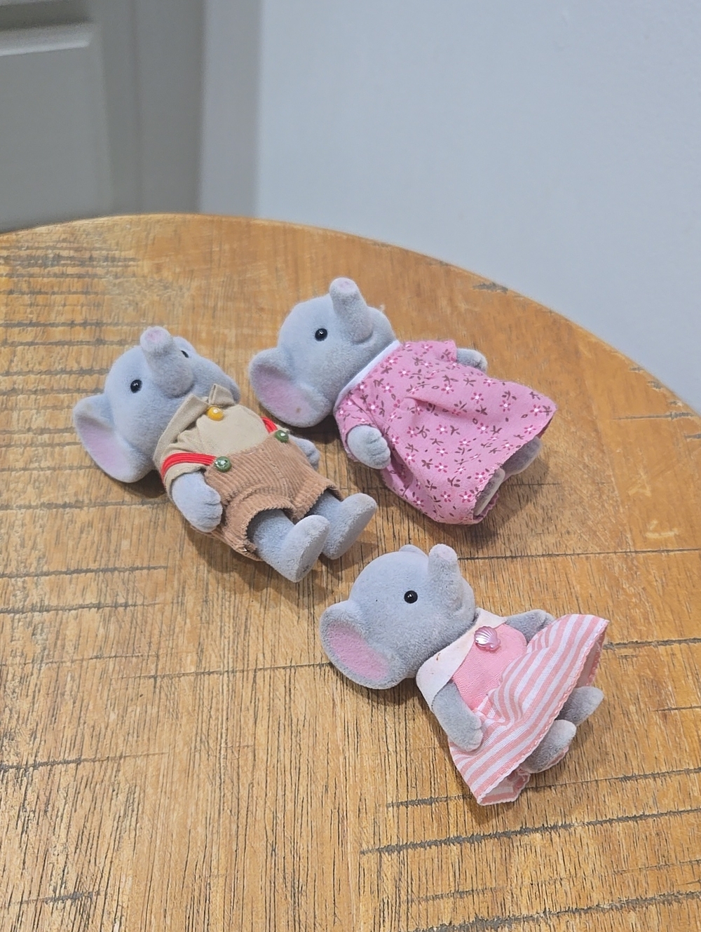Sylvanian Families Calico Critters Elephant Dolls (Lot Of 3) - Picture 8 of 12